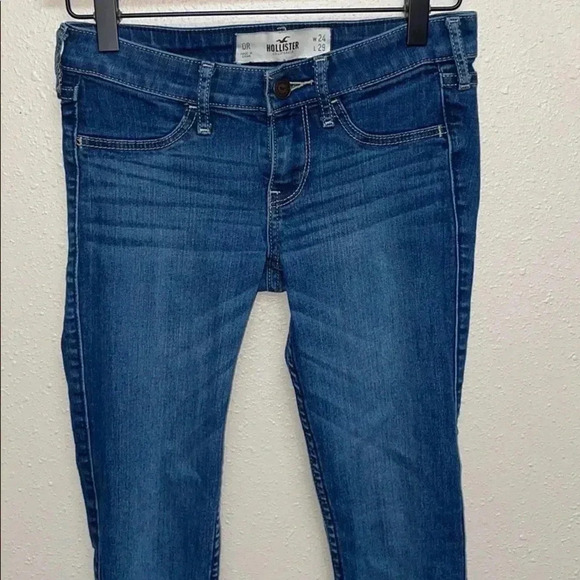 HOLLISTER Women’s Skinny Jeans - Picture 2 of 5